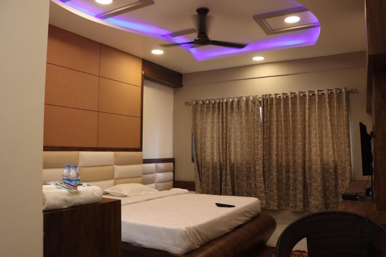 Pawan Executive Tuljapur Εξωτερικό φωτογραφία