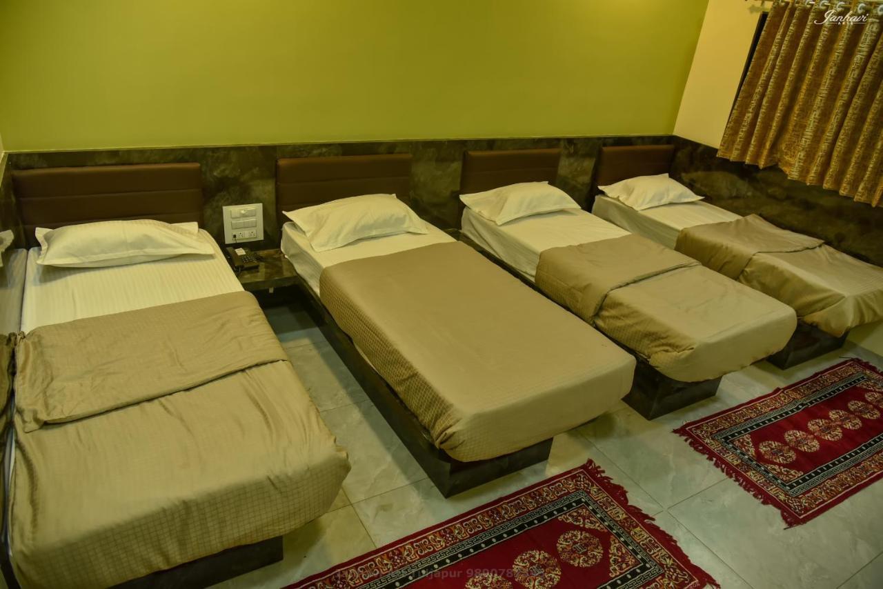 Pawan Executive Tuljapur Εξωτερικό φωτογραφία