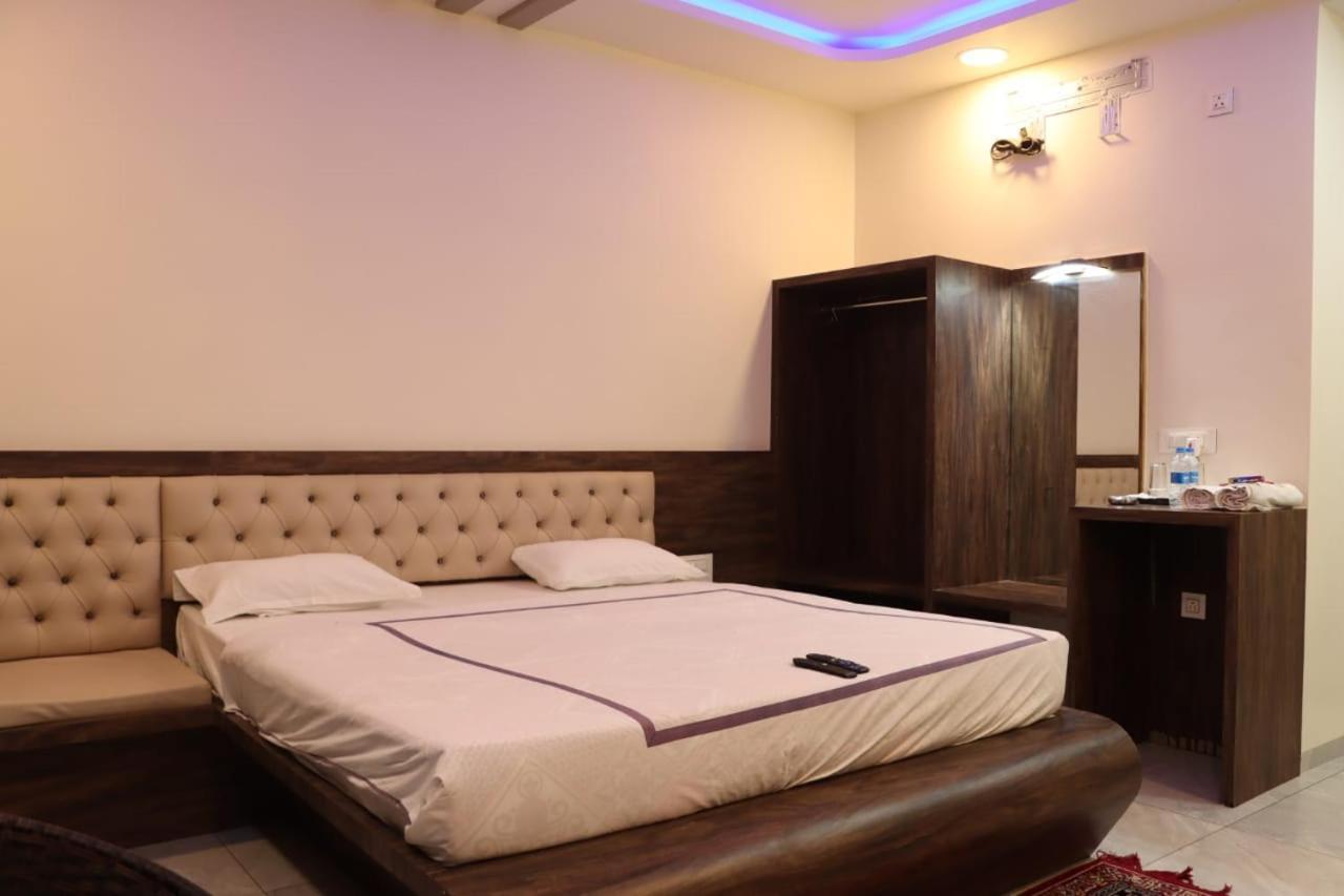 Pawan Executive Tuljapur Εξωτερικό φωτογραφία