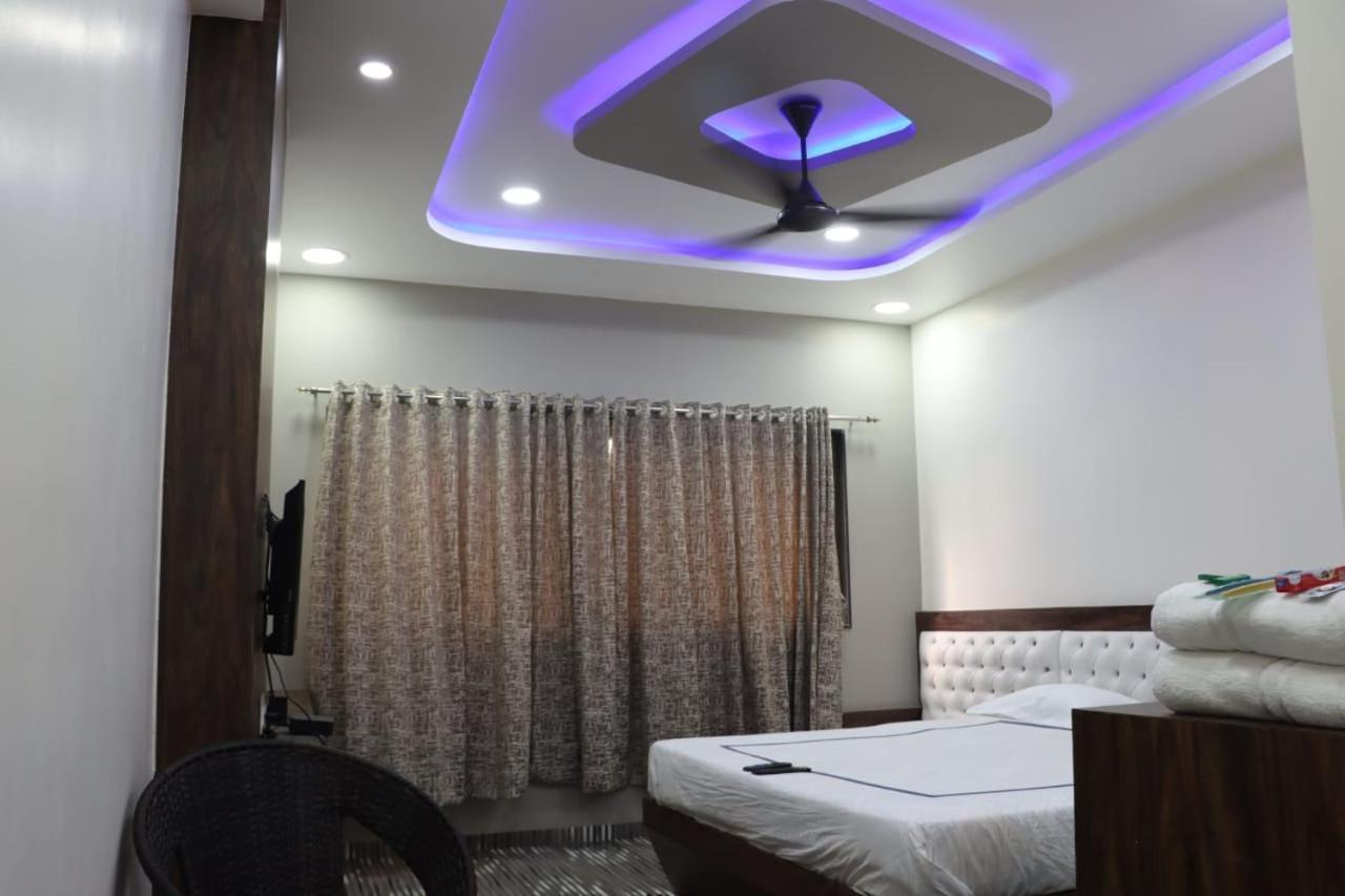 Pawan Executive Tuljapur Εξωτερικό φωτογραφία
