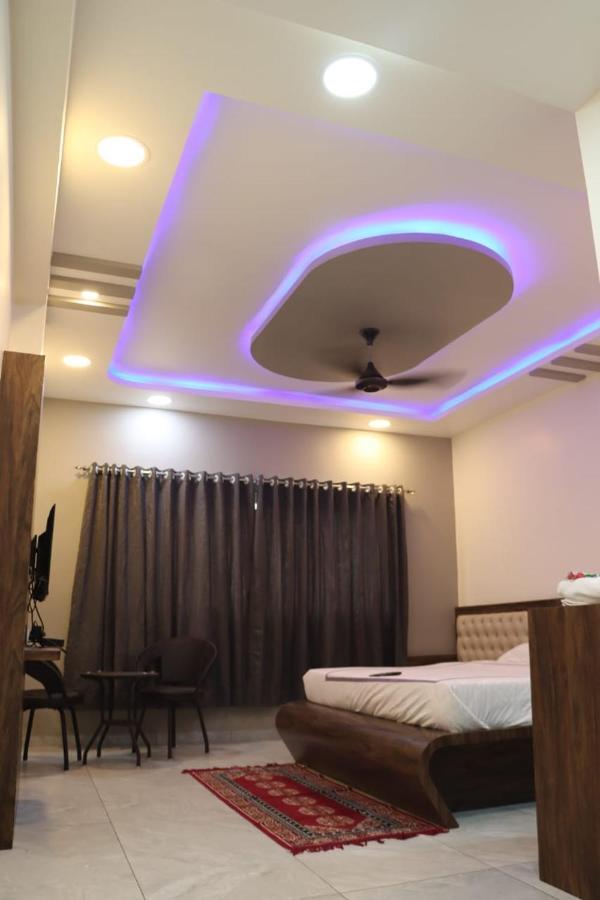 Pawan Executive Tuljapur Εξωτερικό φωτογραφία