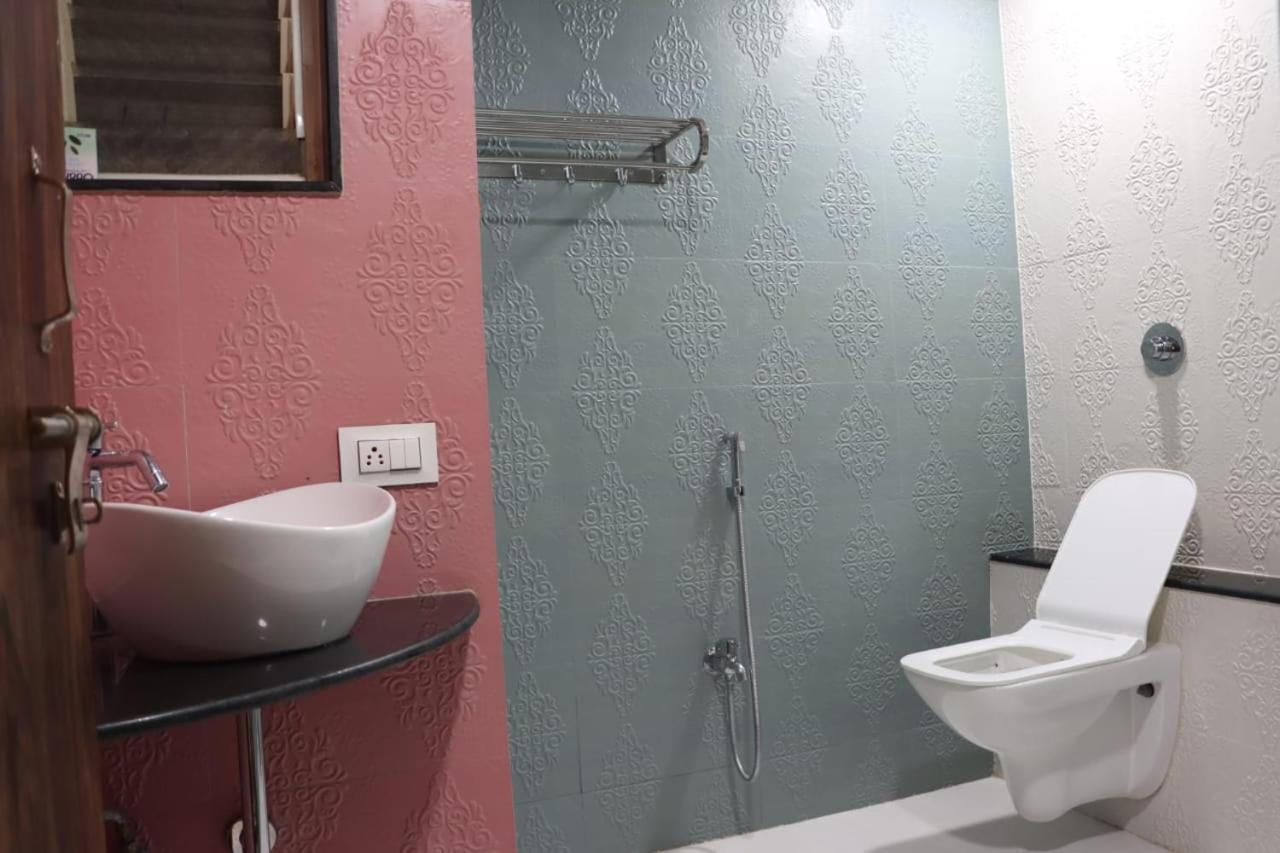 Pawan Executive Tuljapur Εξωτερικό φωτογραφία