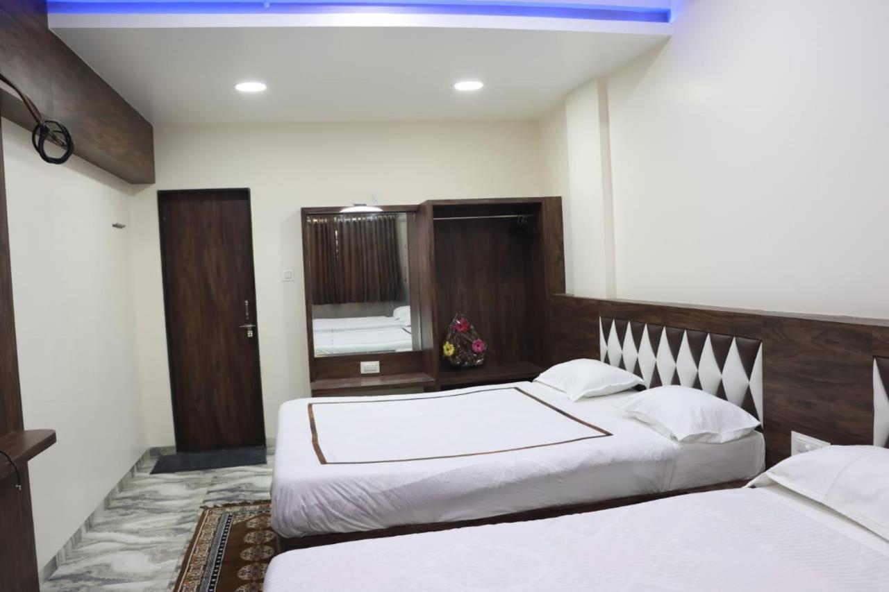 Pawan Executive Tuljapur Εξωτερικό φωτογραφία