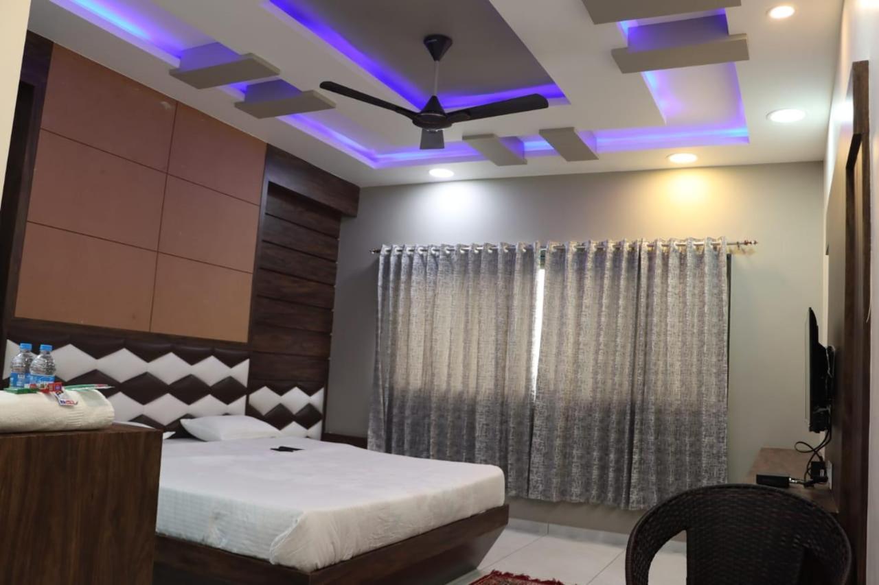 Pawan Executive Tuljapur Εξωτερικό φωτογραφία