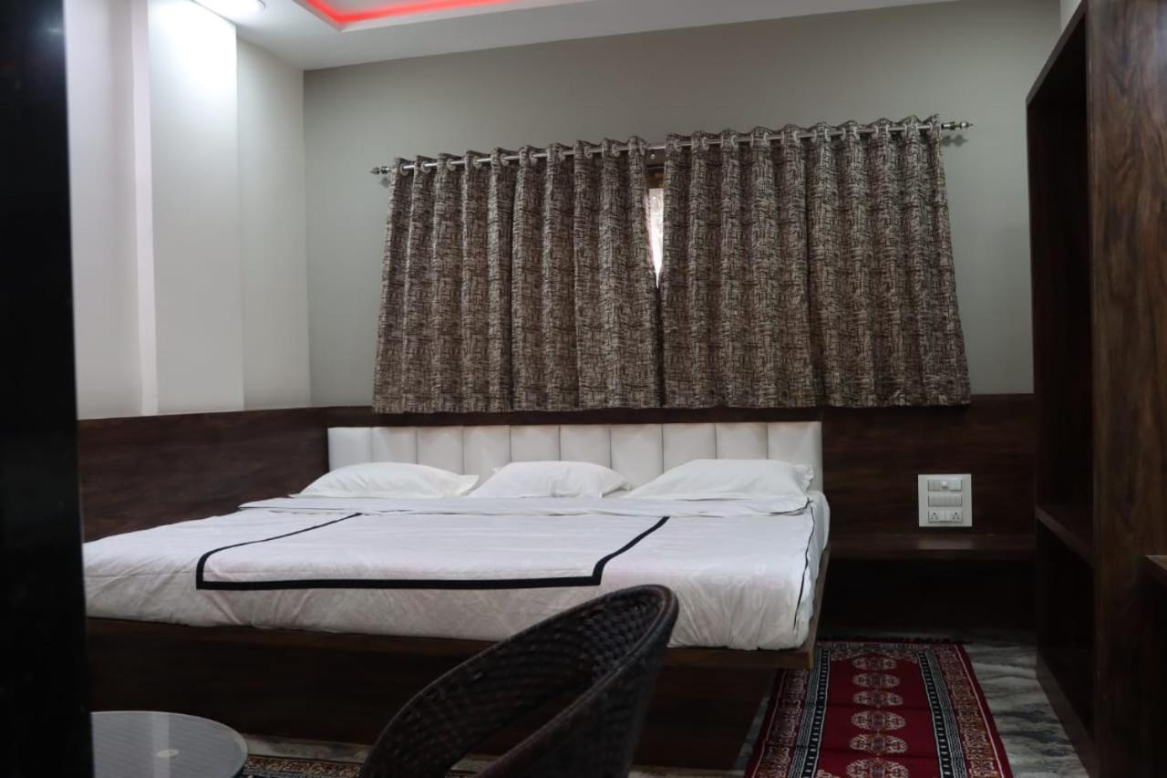 Pawan Executive Tuljapur Εξωτερικό φωτογραφία