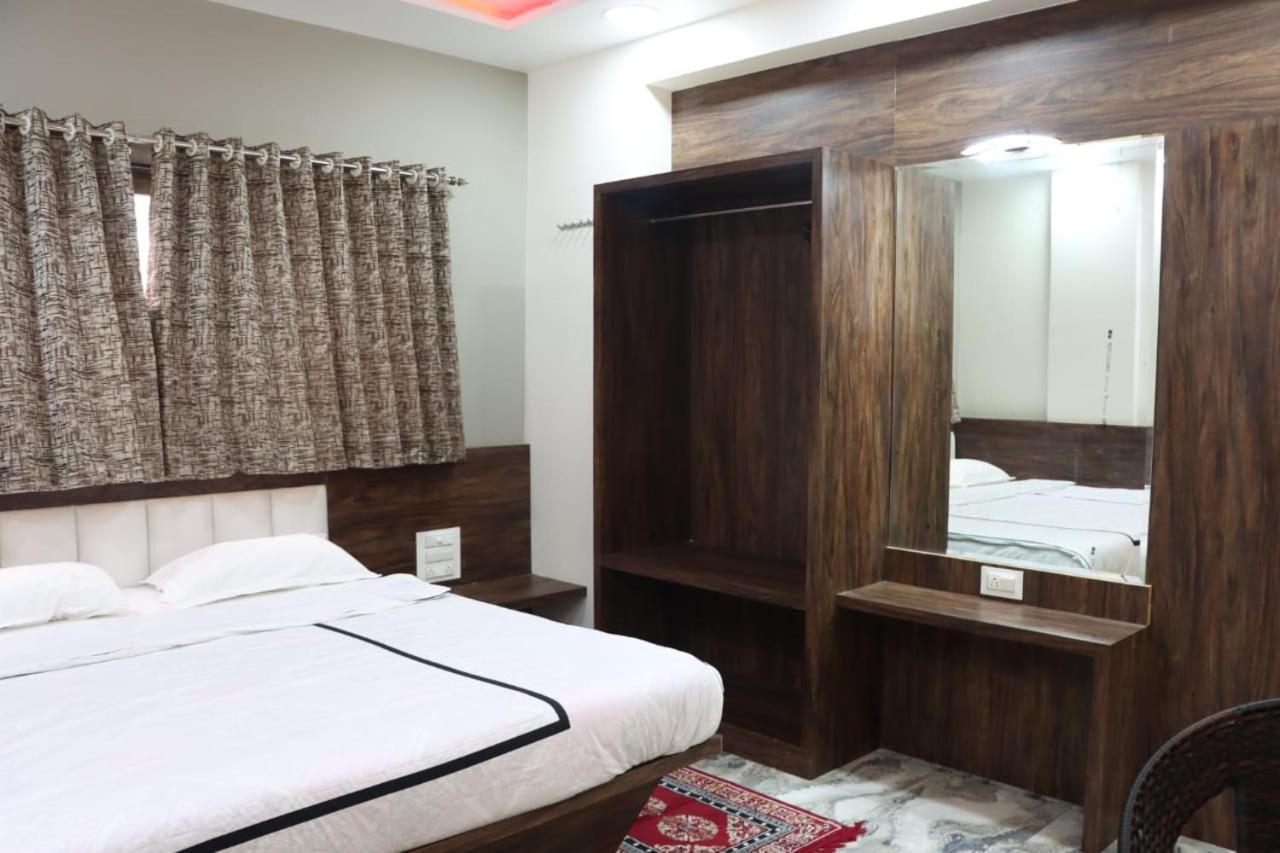 Pawan Executive Tuljapur Εξωτερικό φωτογραφία