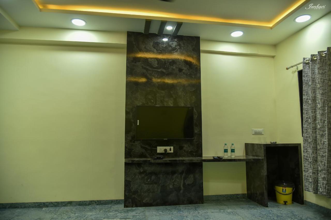 Pawan Executive Tuljapur Εξωτερικό φωτογραφία