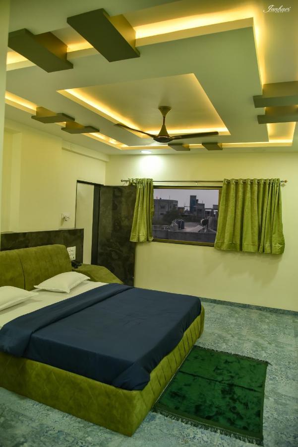 Pawan Executive Tuljapur Εξωτερικό φωτογραφία