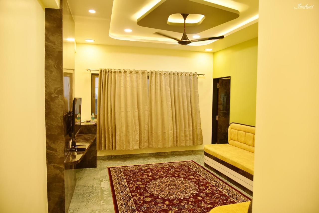 Pawan Executive Tuljapur Εξωτερικό φωτογραφία
