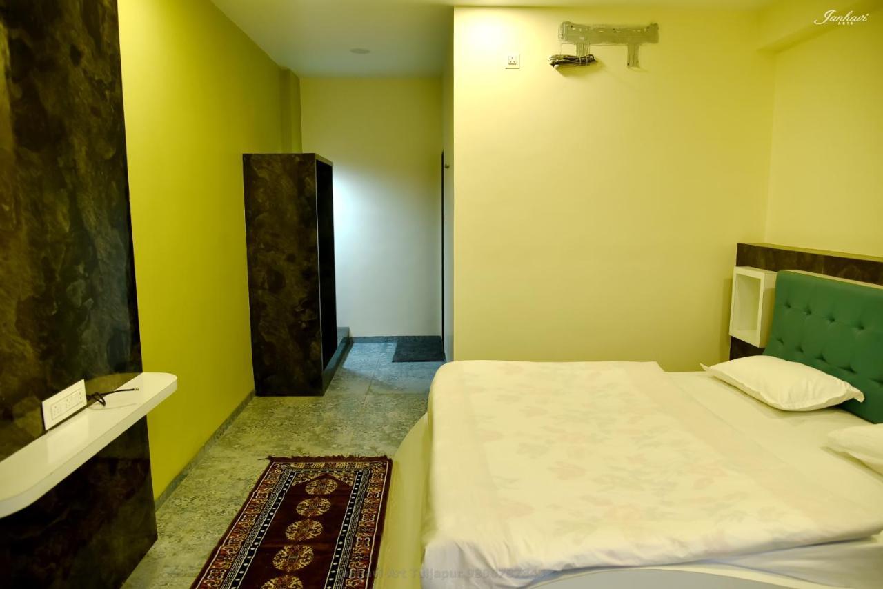 Pawan Executive Tuljapur Εξωτερικό φωτογραφία